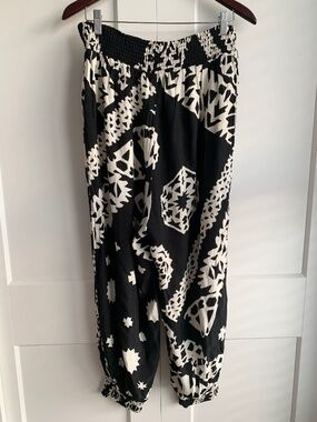 Anthropologie Aniya Ballon Women's Joggers Size L Black Motif Printed Pants